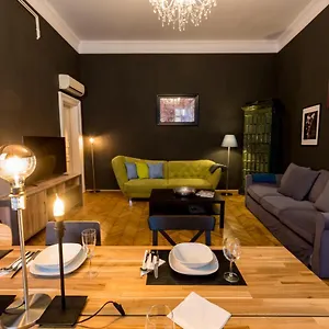  Apartment R38 - Artists Luxury